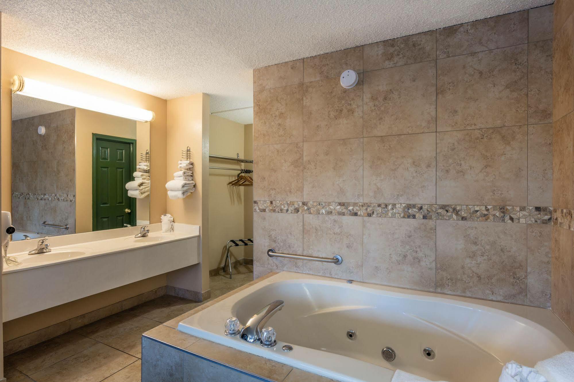 Angel Inn Near Imax, A Travelodge By Wyndham Branson Luaran gambar